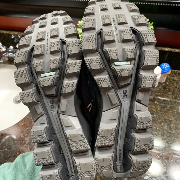 on cloud shoes - Picture 6 of 6